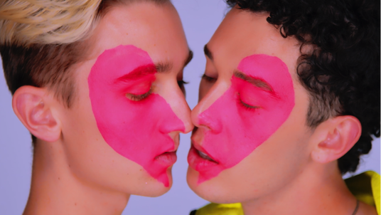LA LAURA PARIS music video kissing boys